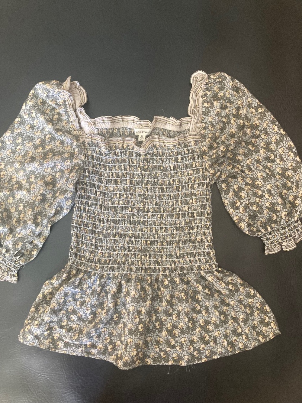 Max studio green tan floral smocked peplum ruffle top xs /s